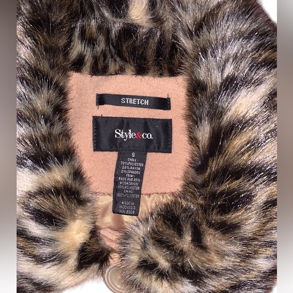 Tan Coat with Leopard fur cuff/Collar - Picture 9 of 10